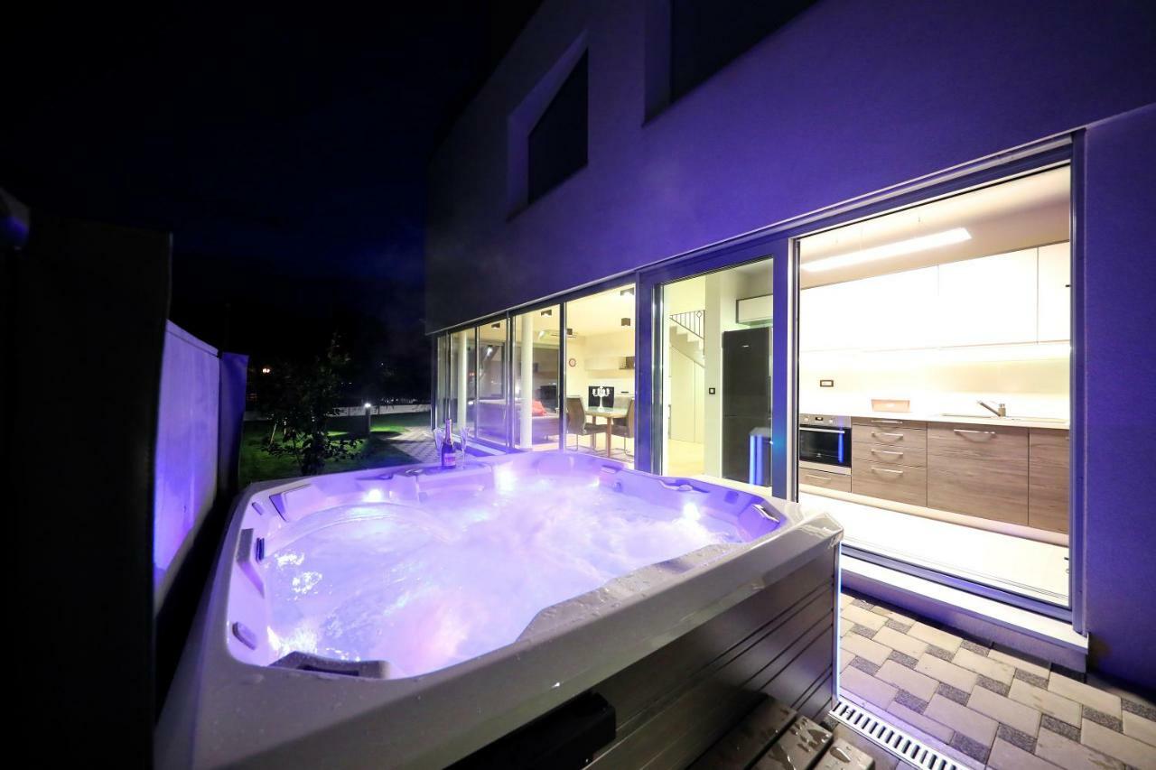 Caisa- Luxury Apartment 20 M From The Sea 자다르 외부 사진